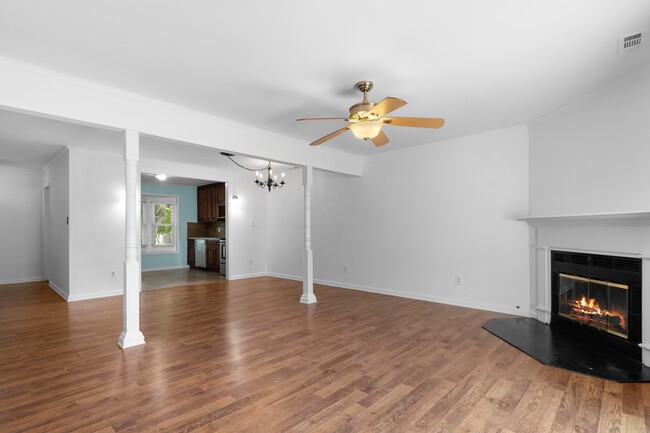 Building Photo - 5423 Pine Top Cir
