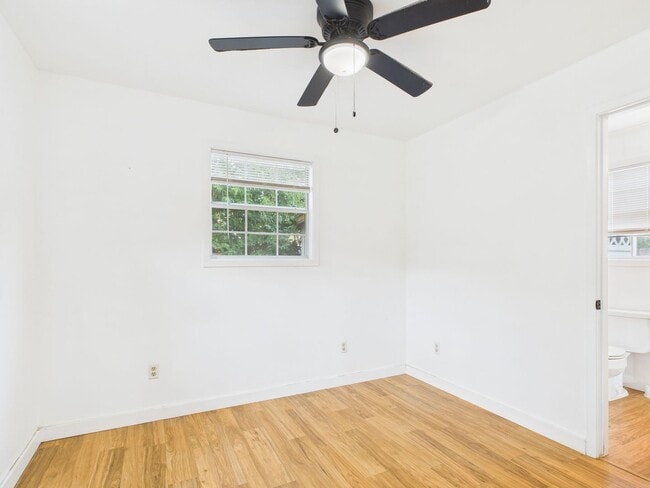 Building Photo - Cozy Guest House