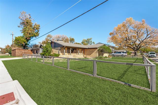 Building Photo - 611 W Sycamore St