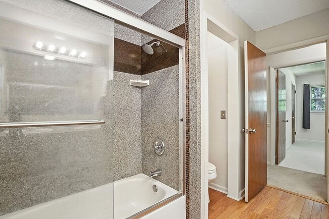 Building Photo - Charming 3BR 1 BTH Home with Inground Pool...
