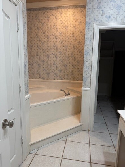 Building Photo - 1 Spring Hl