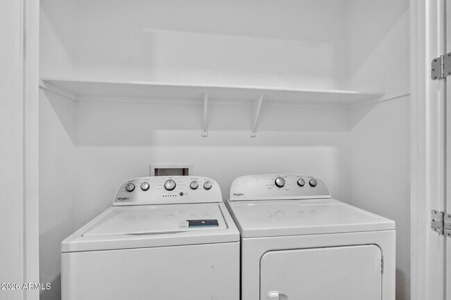 Building Photo - 261 Pinnacle Ridge Dr