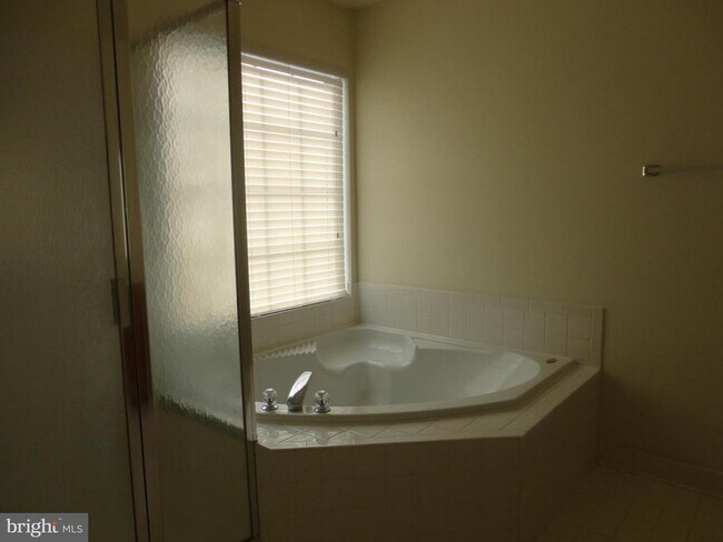 Building Photo - 24656 Kings Canyon Square