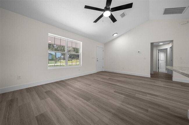 Building Photo - 2 Pine Crse Dr