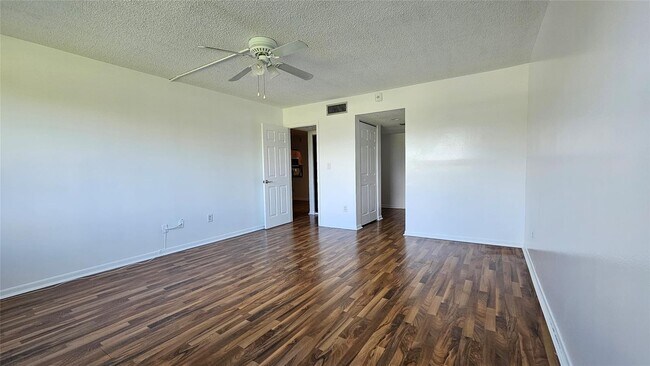 Building Photo - 16171 Blatt Blvd