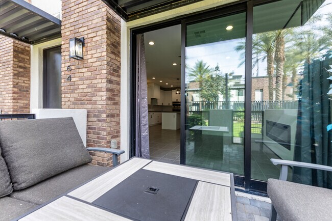 Building Photo - 164 E Lexington Ave