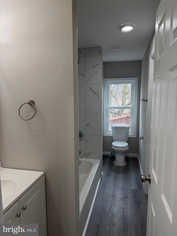 Building Photo - 224 E Main St