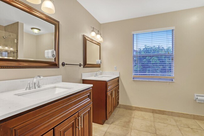 Building Photo - 8982 Indian River Run S