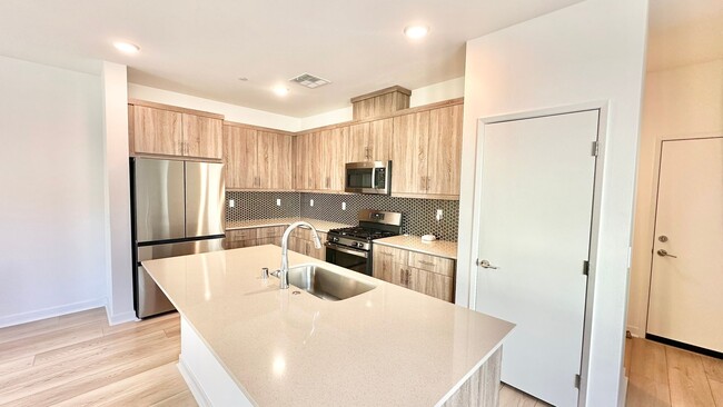 Building Photo - Beautiful, Newer Construction Home in Desi...