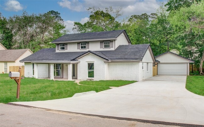 Building Photo - 550 Roanoke Dr