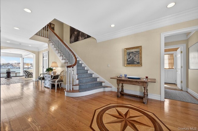 Building Photo - 336 Mariposa Dr