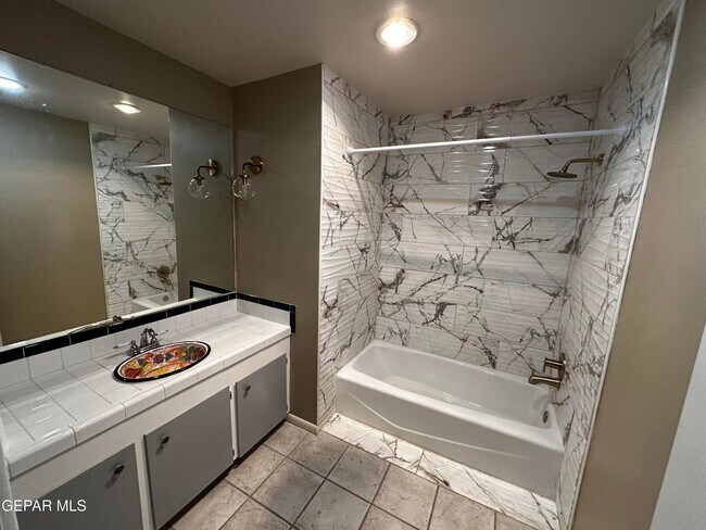 Building Photo - 4800 N Stanton St