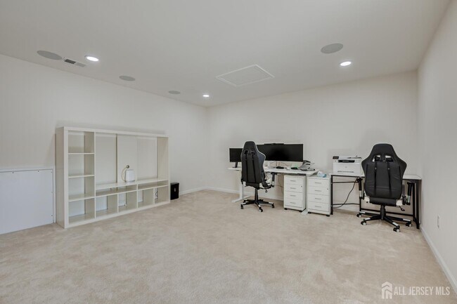 Building Photo - 14 Hyacinth Ln