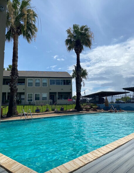 Building Photo - 604 Highcrest Dr