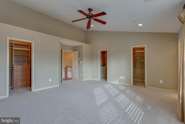 Building Photo - 22000 Avonworth Square