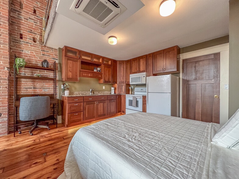 Building Photo - 1175 Iowa St