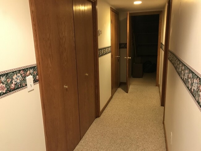 Building Photo - 783 Holly Creek Dr