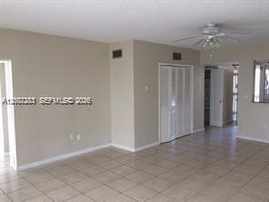 Building Photo - 1591 NE Miami Gardens Dr