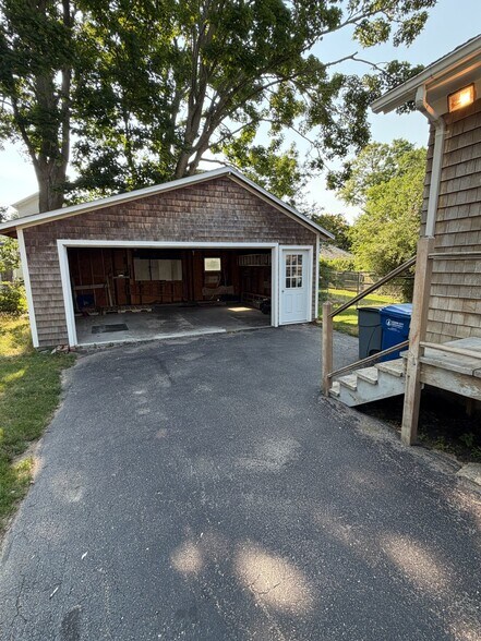 Building Photo - 18 Ledyard St
