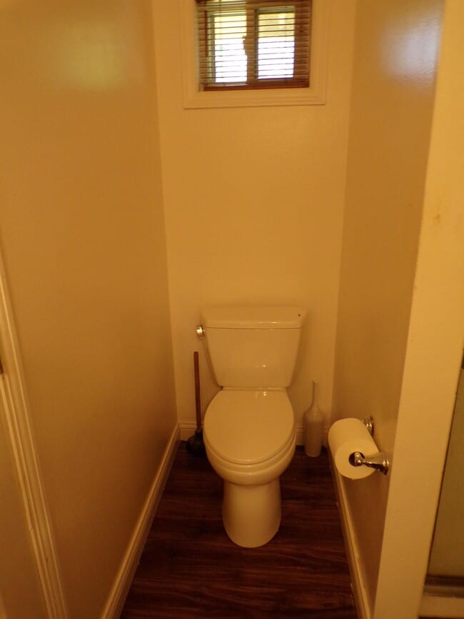 Building Photo - 11865 SW Ebberts Ct