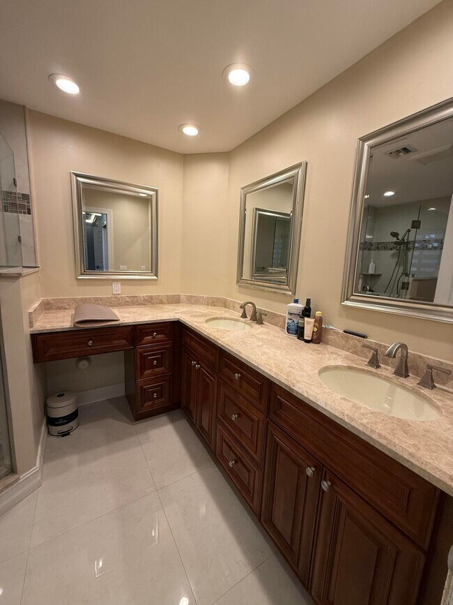 Building Photo - 85 Pelican Pointe Dr