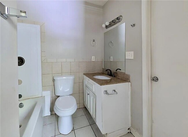 Building Photo - Charming Family Home | 3-4 Bedrooms | Large Yard | Convenient Location