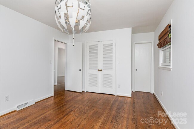 Building Photo - 6334 Fair Valley Dr