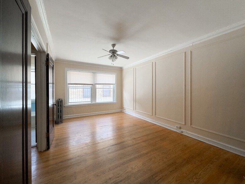 Building Photo - 1211 W Elmdale Ave
