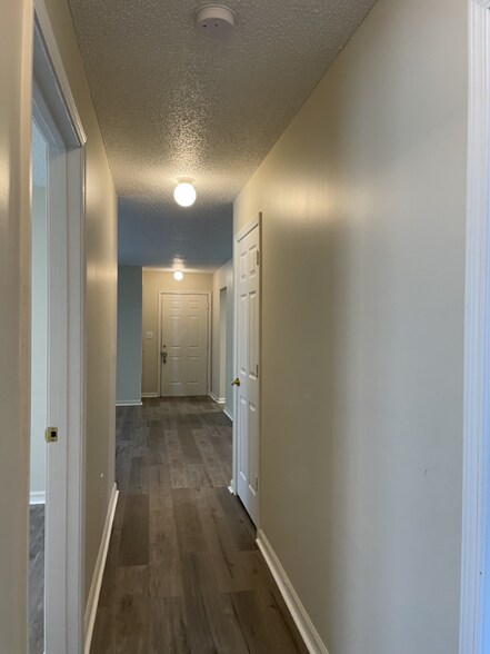 Building Photo - 585 Franklin Grove Church Rd