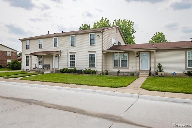 Building Photo - 35243 Turner Dr