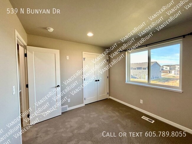 Building Photo - 539 BUNYAN Dr