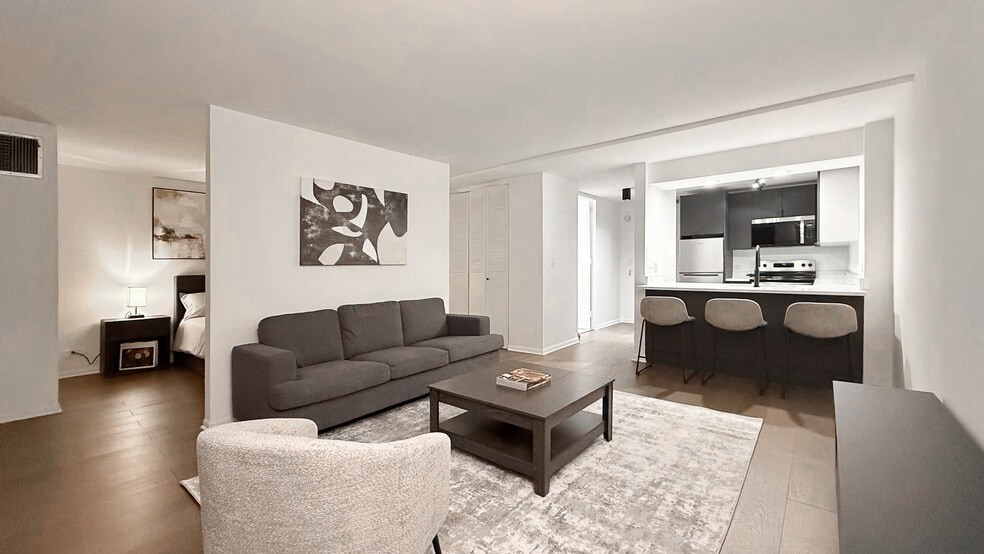 Building Photo - 233 E Erie St