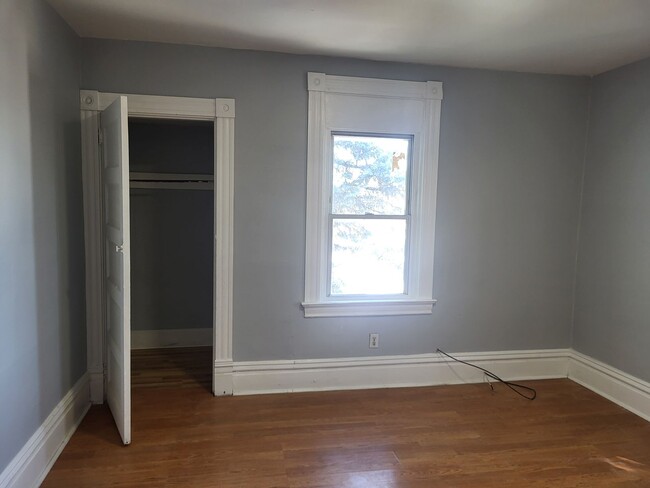 Building Photo - Newly renovated 2 bedroom house in Sheraden!