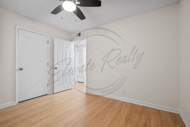 Building Photo - Beautifully updated 2-bedroom, 1-bath first-floor duplex in the heart of Hermitage!