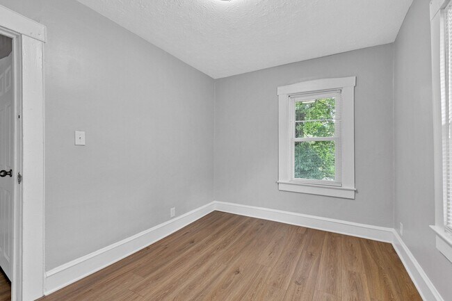 Building Photo - 3628 Birchwood Ave