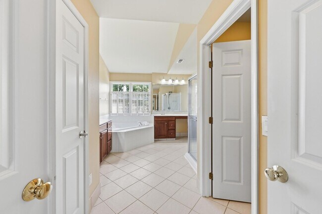 Building Photo - 4823 Vista Ridge Dr