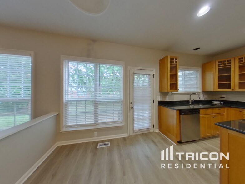 Building Photo - 202 Harris Ct