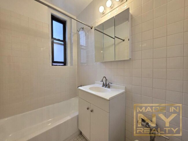 Building Photo - 1 bedroom in ASTORIA NY 11106