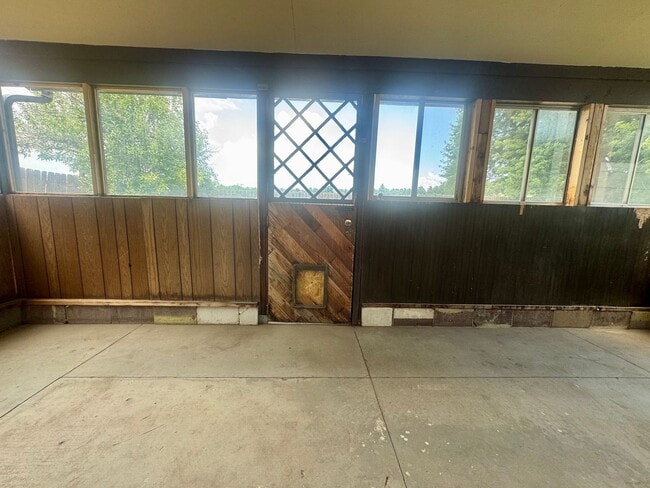 Building Photo - 4 Bedroom Home in Village 7, Centrally Loc...