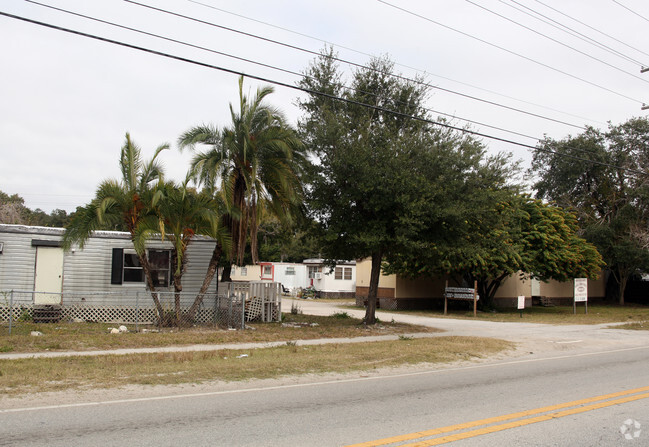 Primary Photo - 6012 E Broadway Ave
