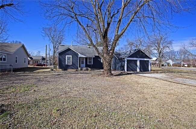 Building Photo - 403 East St