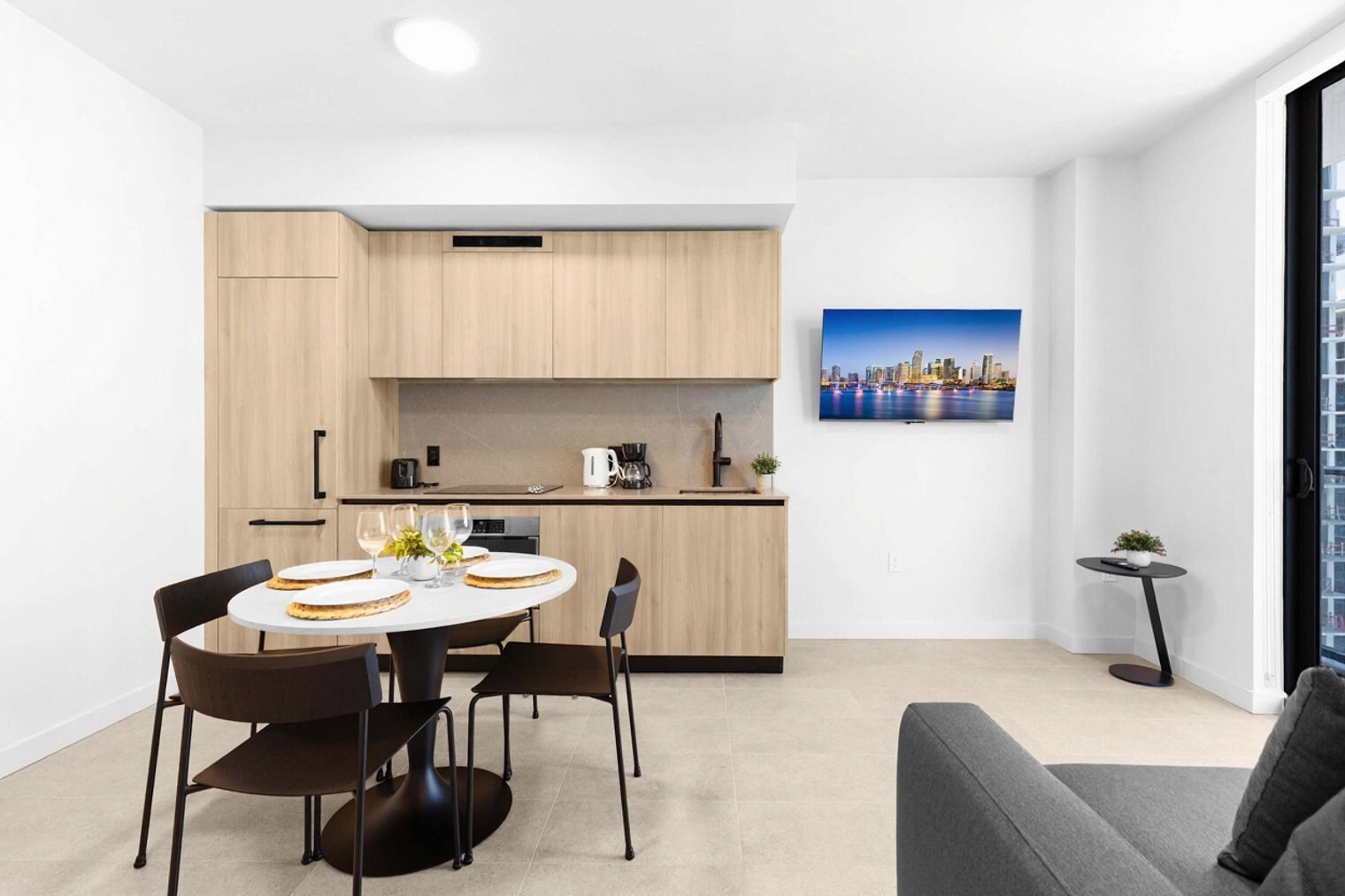 Building Photo - 501 NE 1st Ave