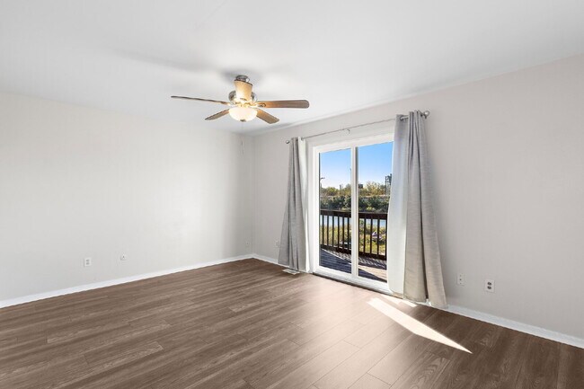 Building Photo - Beachside Living with Beautiful Bay Views