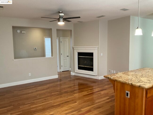 Building Photo - 5249 Sungrove Way