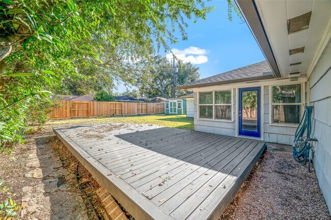 Building Photo - 8527 Greenbush St