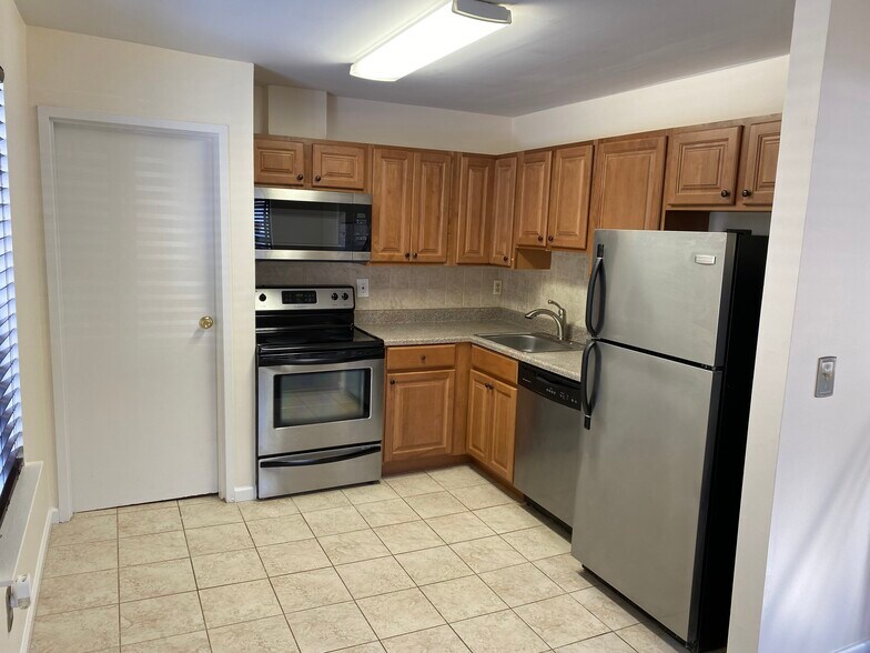 Kitchen - 57 Birchwood Rd