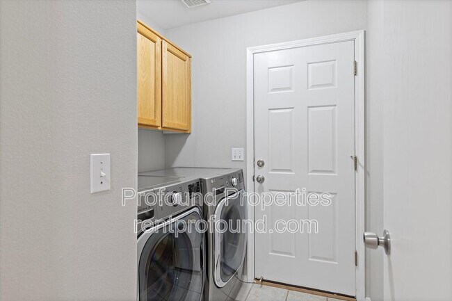 Building Photo - 7533 SW Applegate Dr