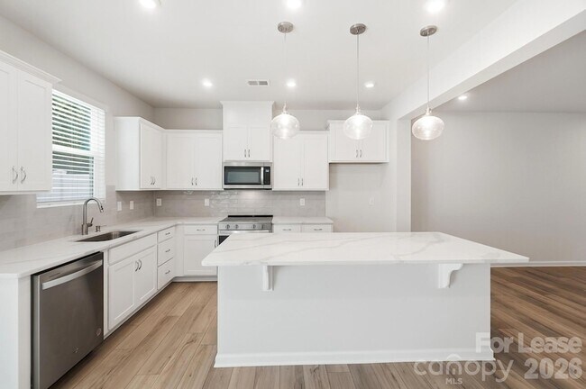 Building Photo - 14862 Tamarack Drive