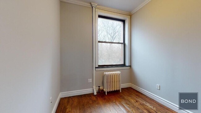 Building Photo - 326 E 35th St