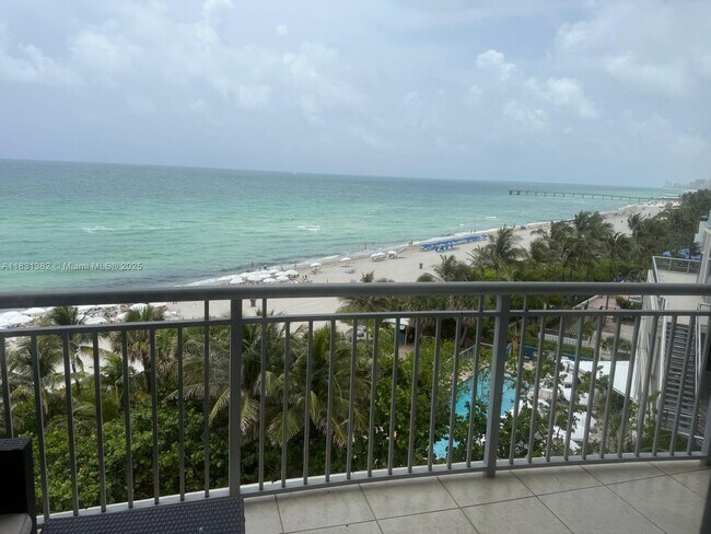 Primary Photo - 17375 Collins Ave